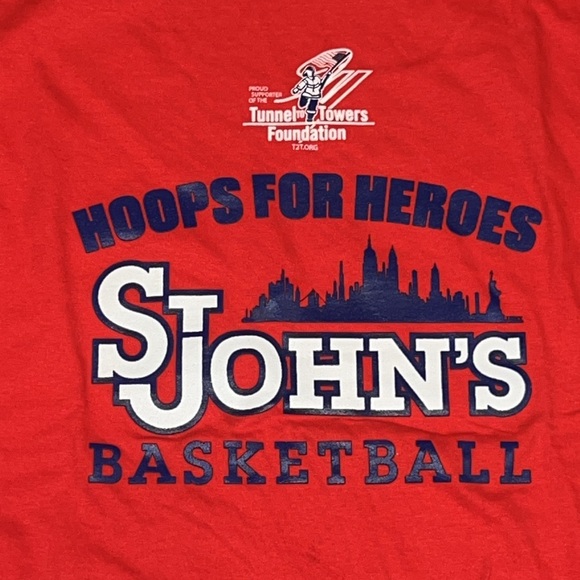 NWOT Unisex St. John’s University Men’s Basketball Tshirt - Picture 2 of 6